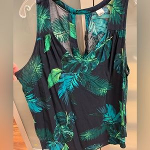 Old navy beautiful palm print sleeveless blouse